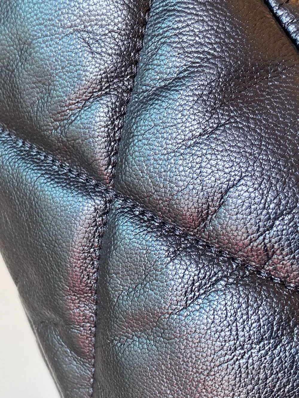 샤넬 19백 맥시 램스킨 블랙 골드