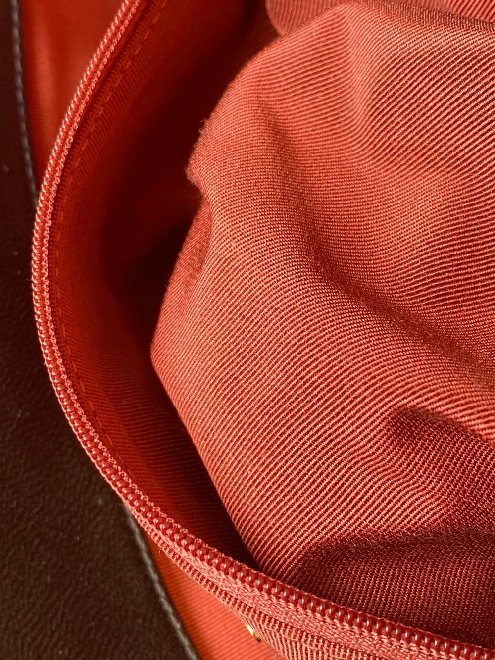 샤넬 19백 맥시 램스킨 블랙 골드