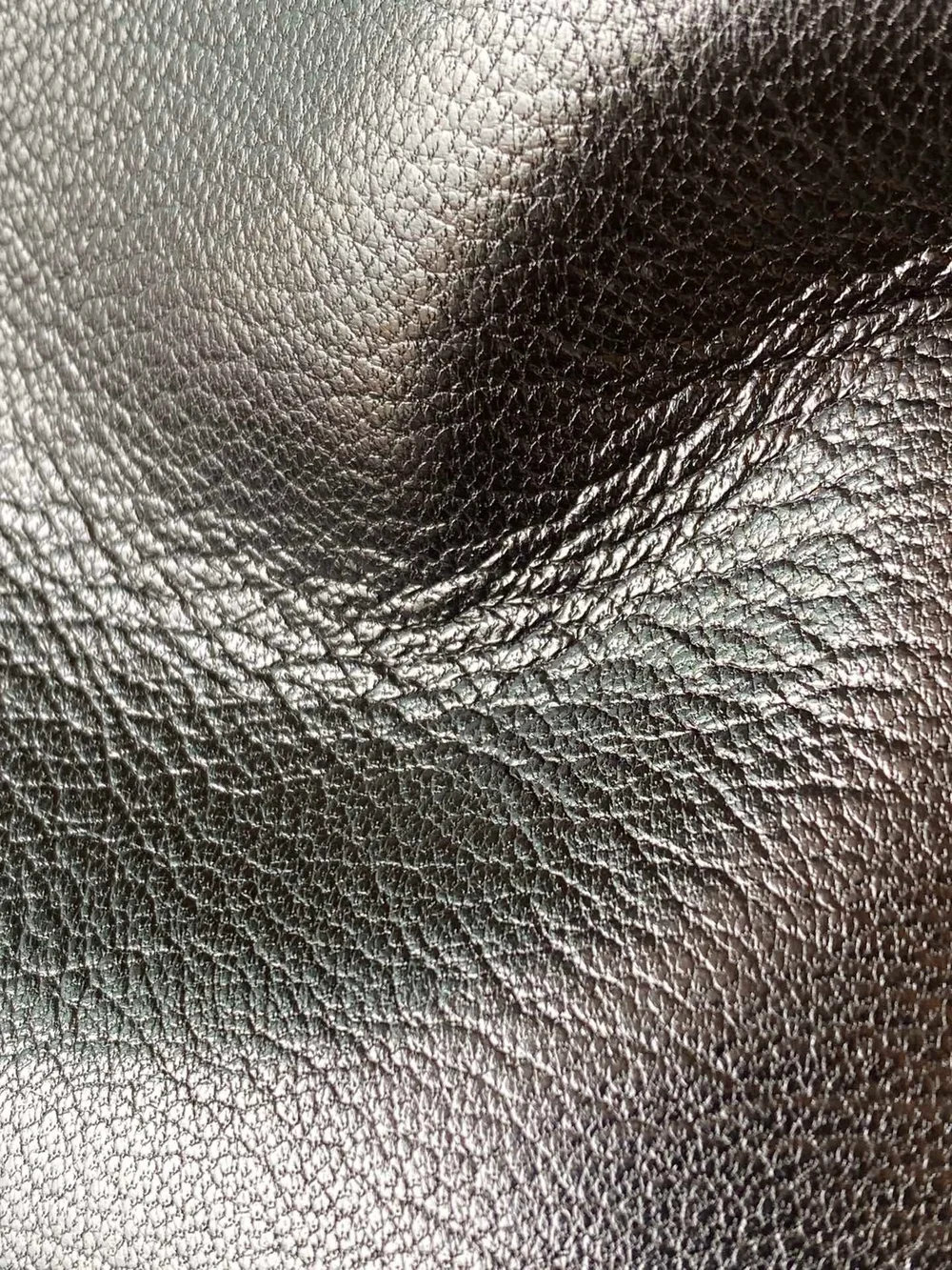 샤넬 19백 맥시 램스킨 블랙 골드