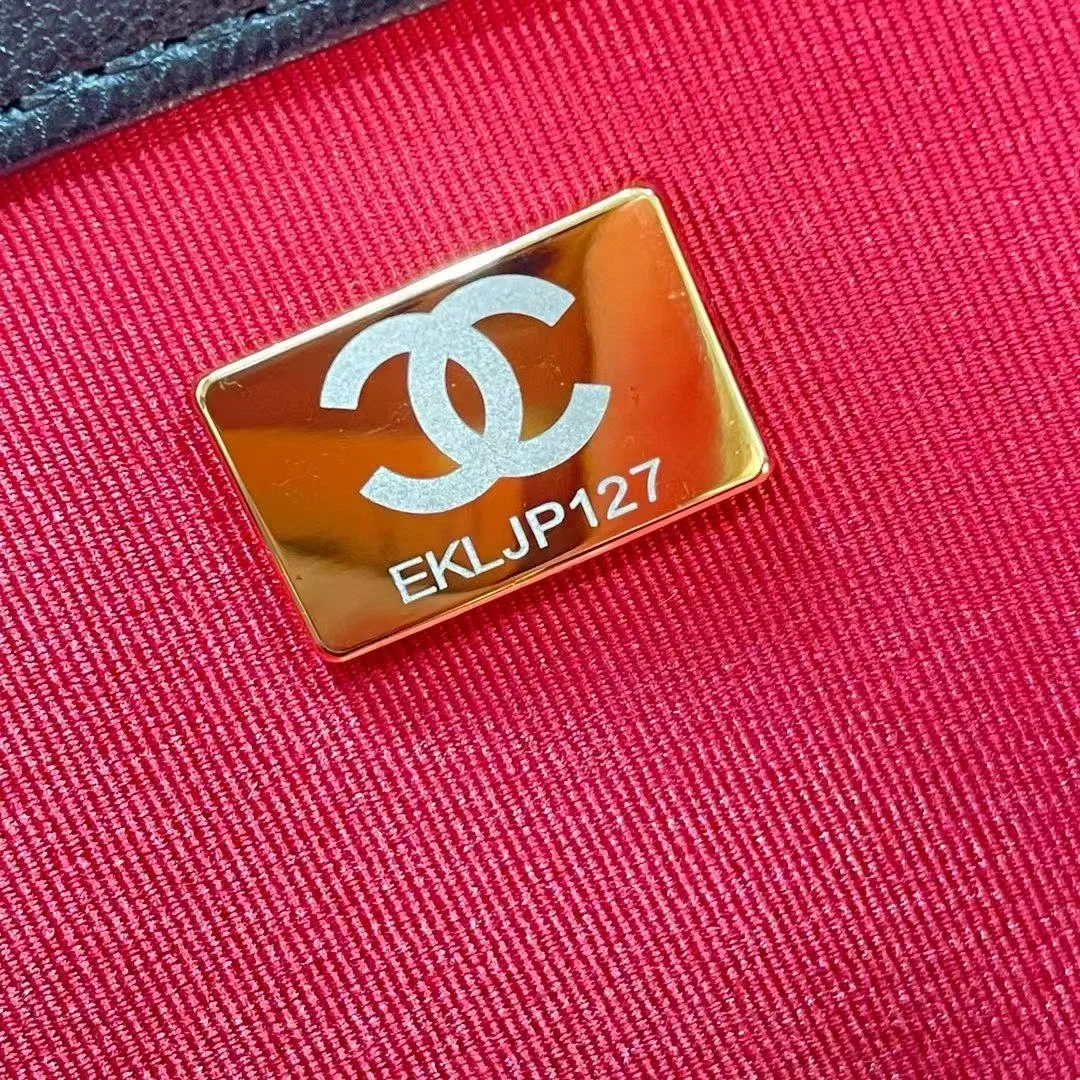 샤넬 19 쇼퍼백 램스킨 블랙 골드