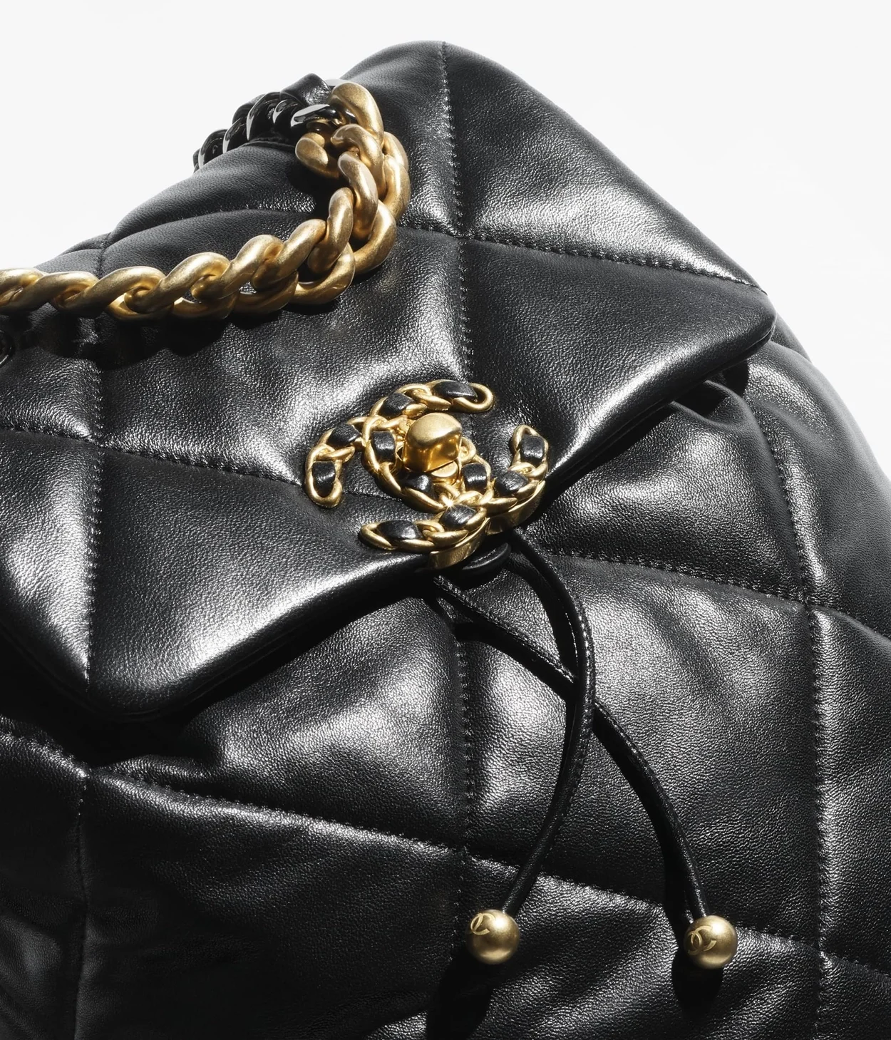 샤넬 19 백팩 샤이니 램스킨 블랙