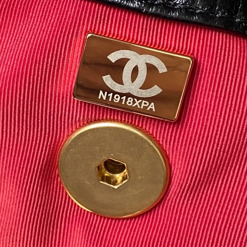 샤넬 19 백팩 샤이니 램스킨 블랙