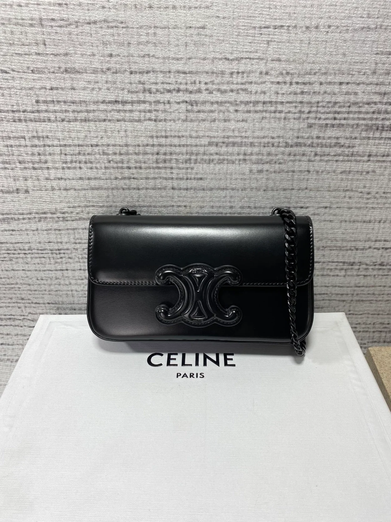 셀린느 트리옹페 퀴르 체인 숄더백 올 블랙