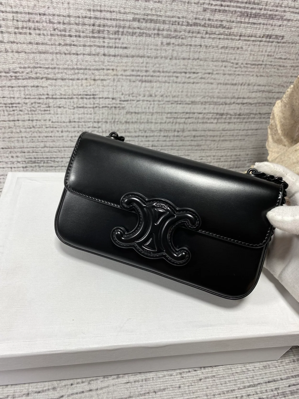 셀린느 트리옹페 퀴르 체인 숄더백 올 블랙