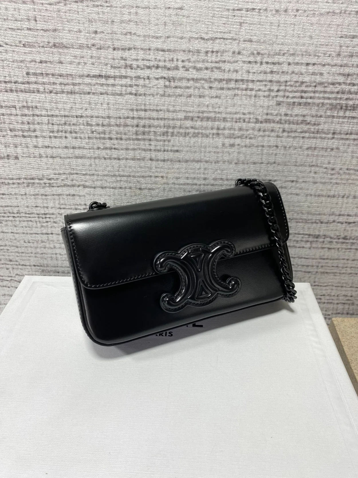 셀린느 트리옹페 퀴르 체인 숄더백 올 블랙