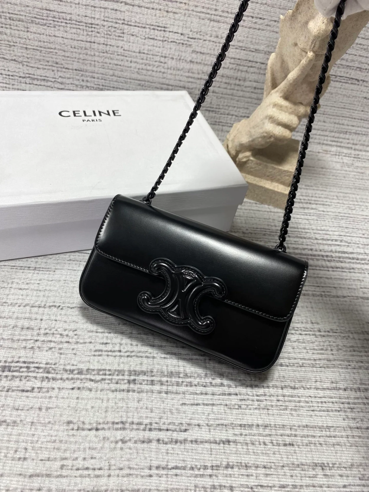 셀린느 트리옹페 퀴르 체인 숄더백 올 블랙