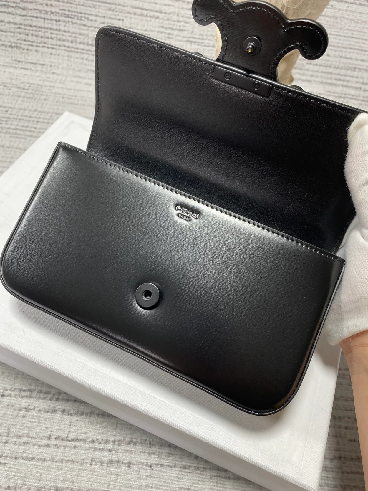 셀린느 트리옹페 퀴르 체인 숄더백 올 블랙