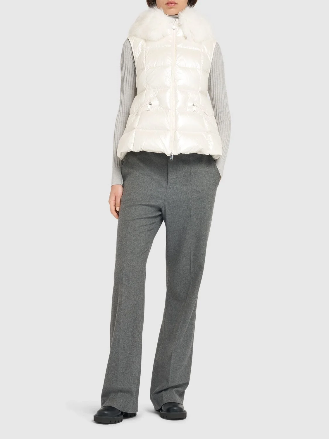 몽클레어 Anse 슬리브리스 패딩