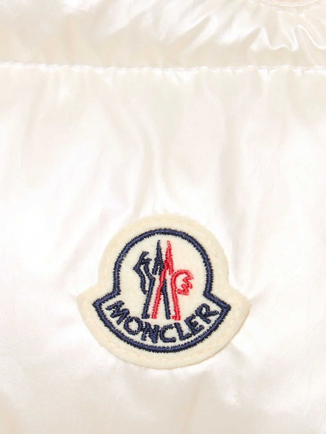 몽클레어 Anse 슬리브리스 패딩