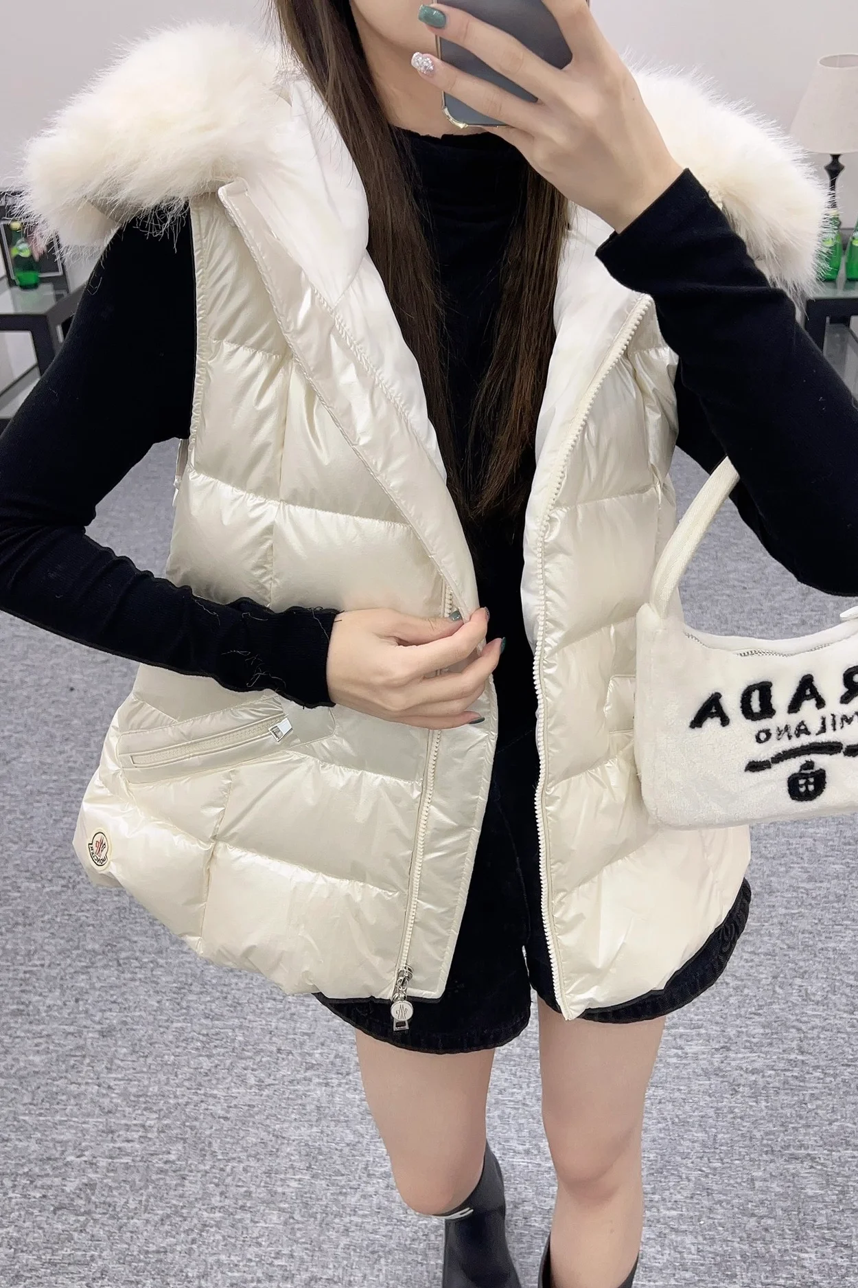 몽클레어 Anse 슬리브리스 패딩