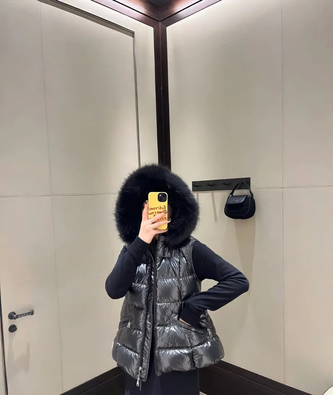 몽클레어 Anse 슬리브리스 패딩