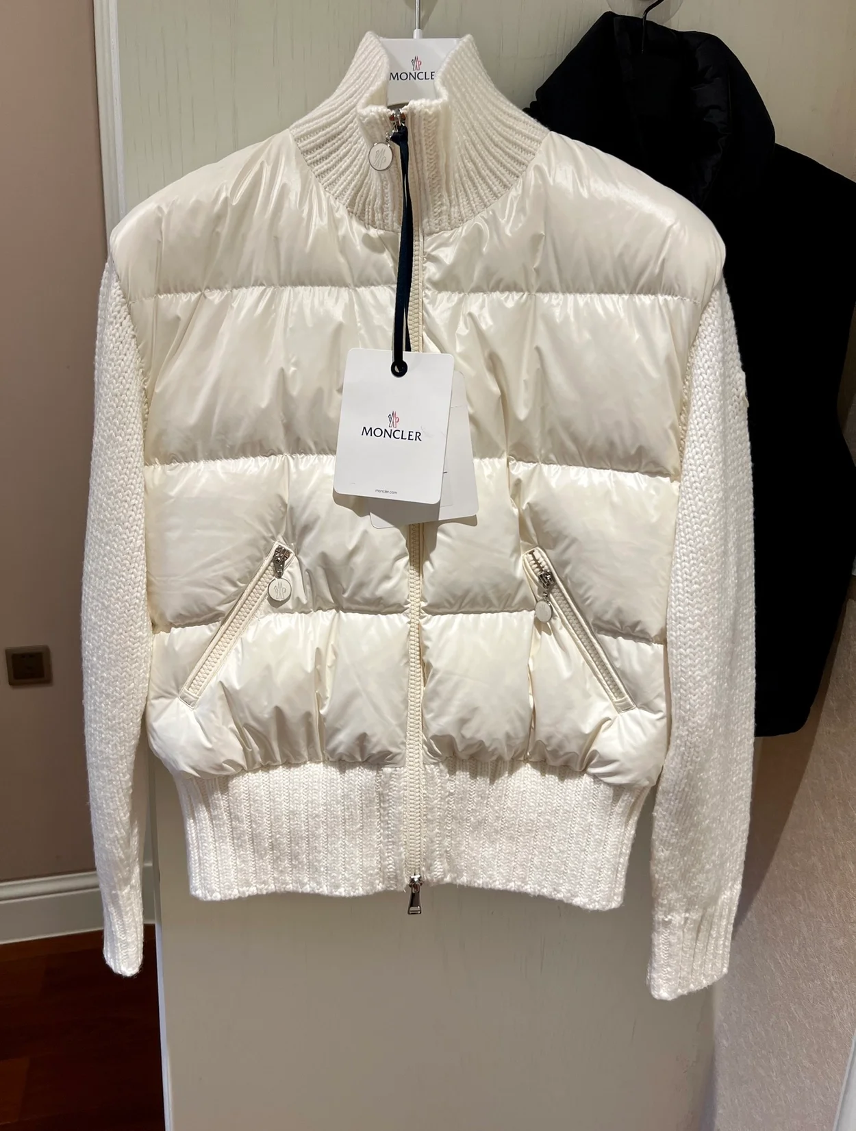 몽클레어 화이트 패딩 자켓