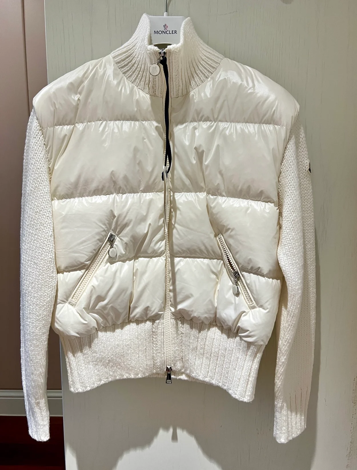 몽클레어 화이트 패딩 자켓