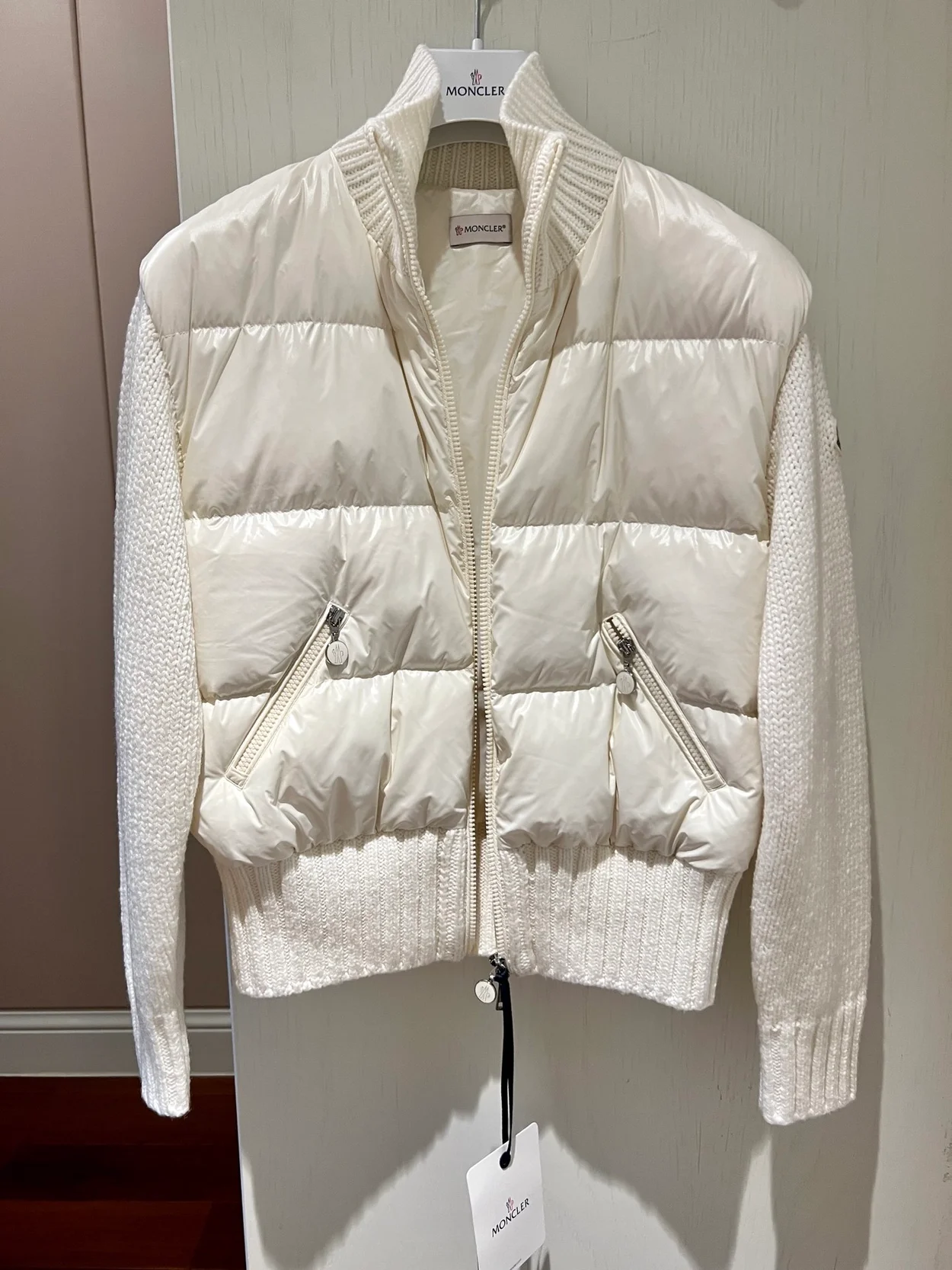 몽클레어 화이트 패딩 자켓
