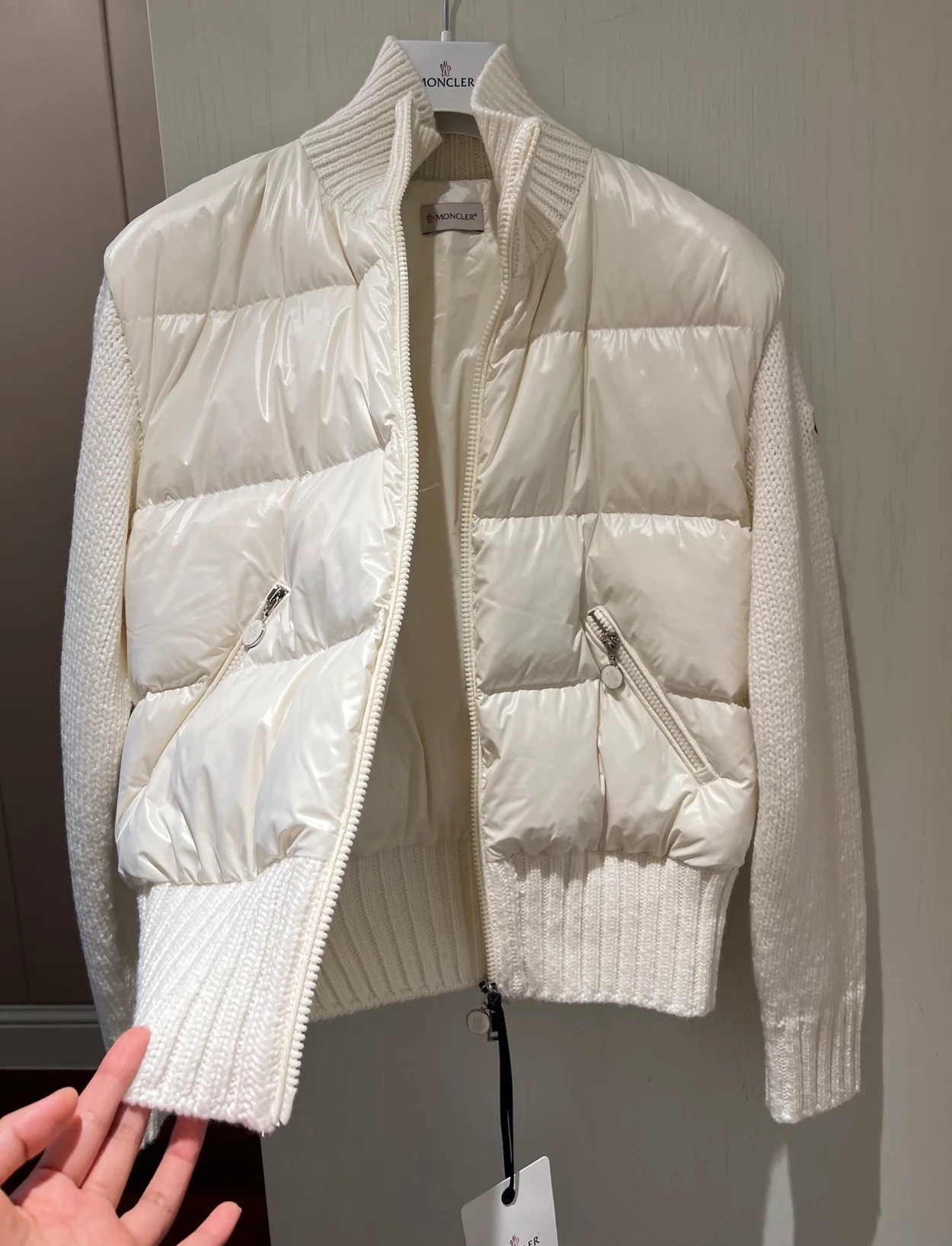 몽클레어 화이트 패딩 자켓