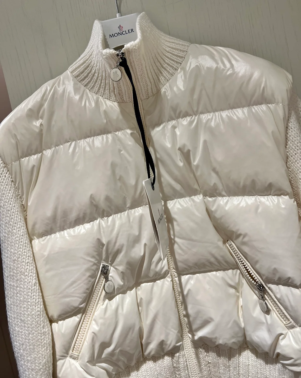 몽클레어 화이트 패딩 자켓