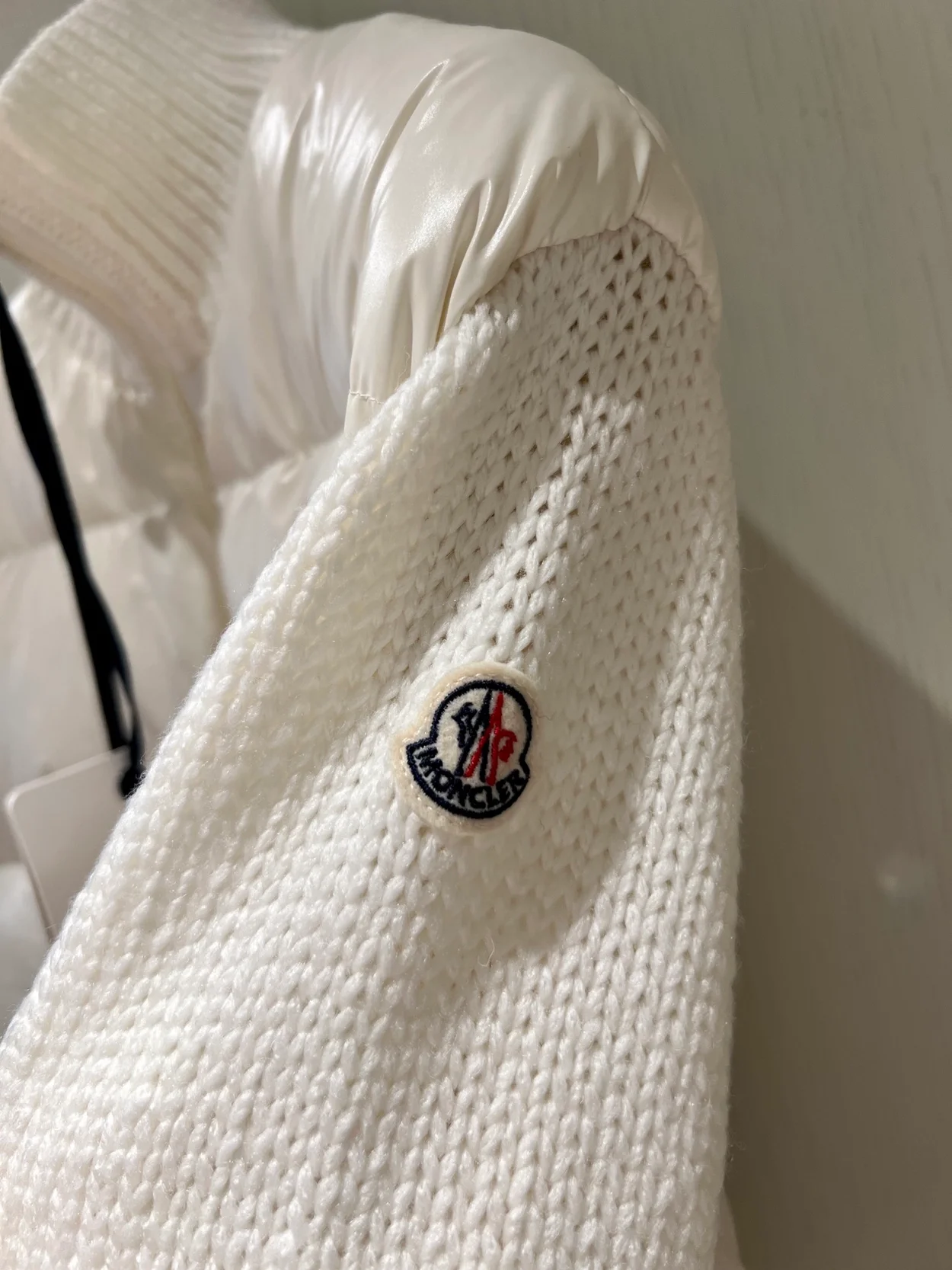 몽클레어 화이트 패딩 자켓