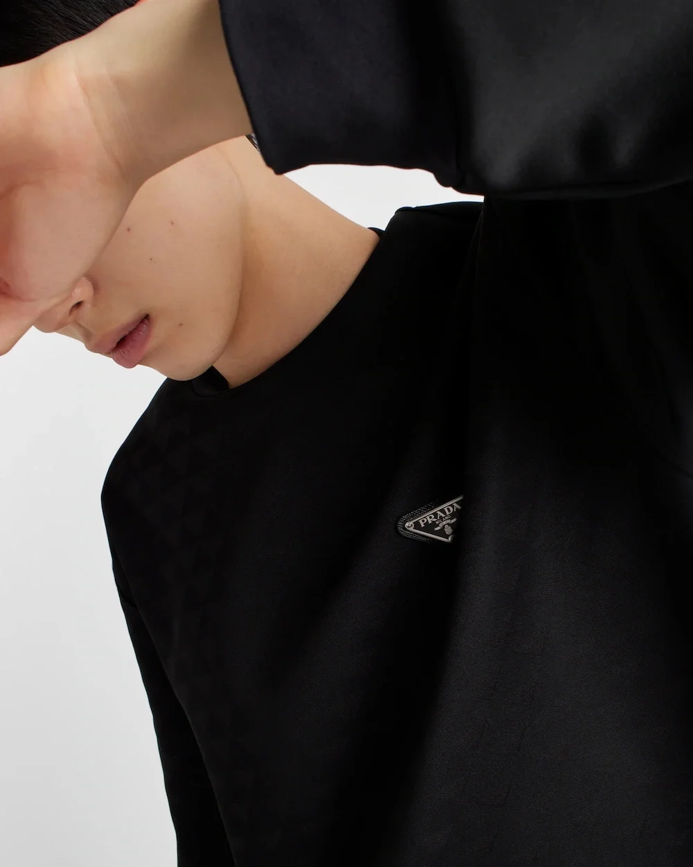 프라다 테크니컬 패브릭 스웨트셔츠