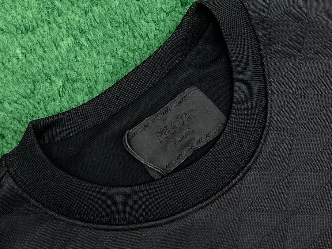 프라다 테크니컬 패브릭 스웨트셔츠