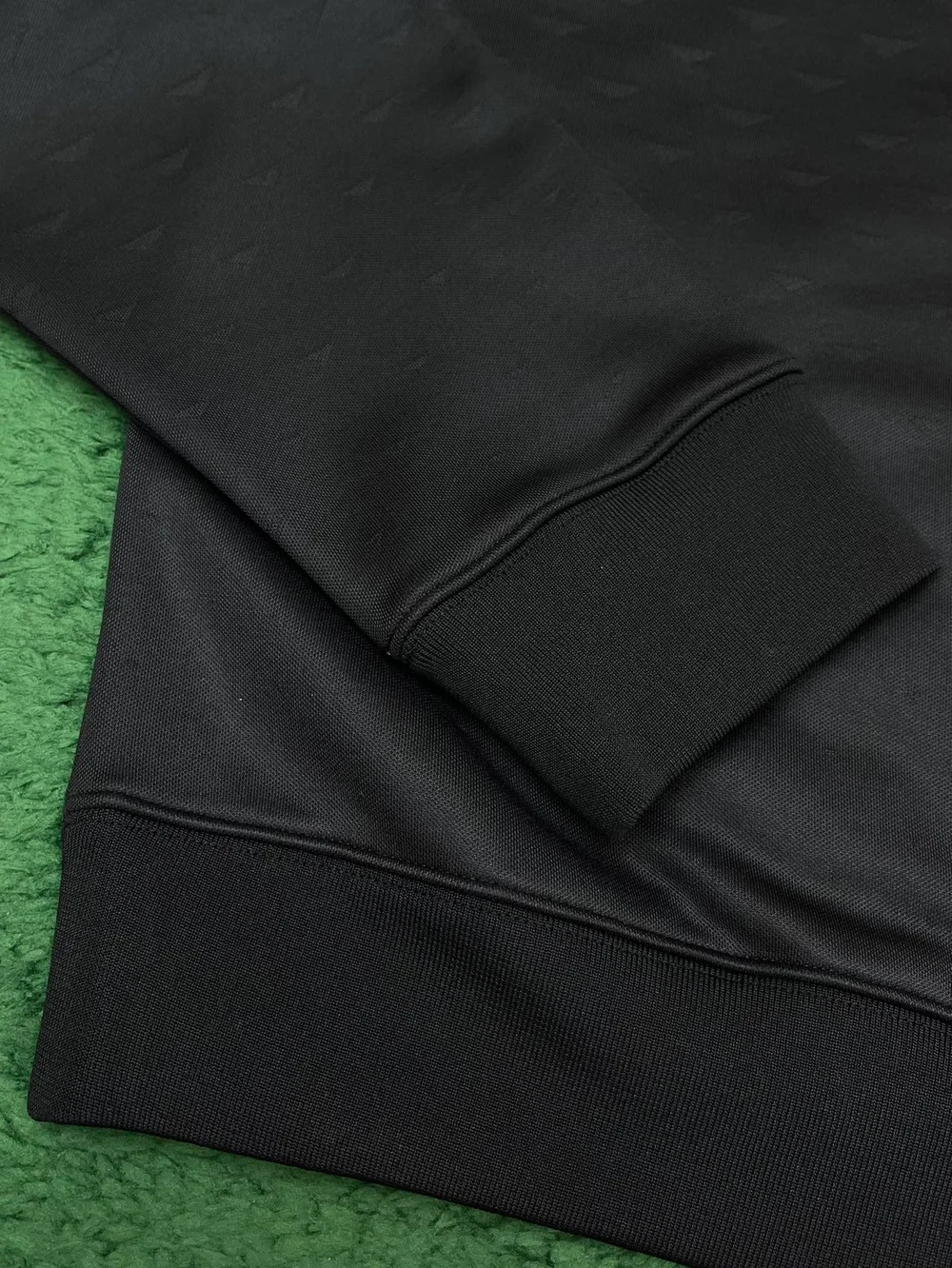 프라다 테크니컬 패브릭 스웨트셔츠