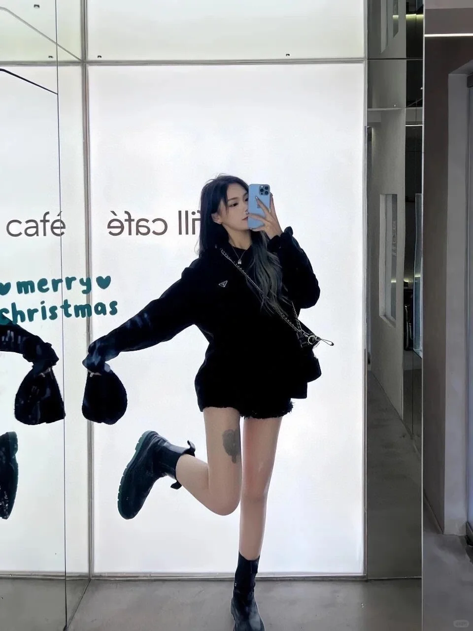 프라다 테크니컬 패브릭 스웨트셔츠