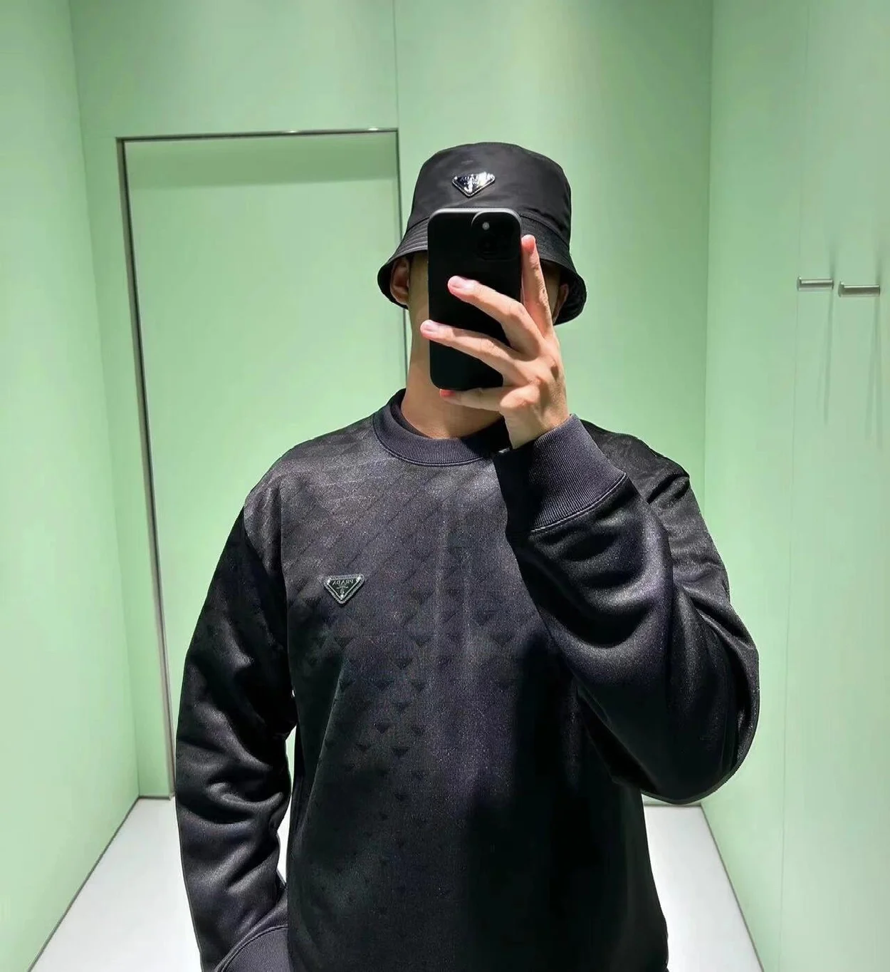 프라다 테크니컬 패브릭 스웨트셔츠