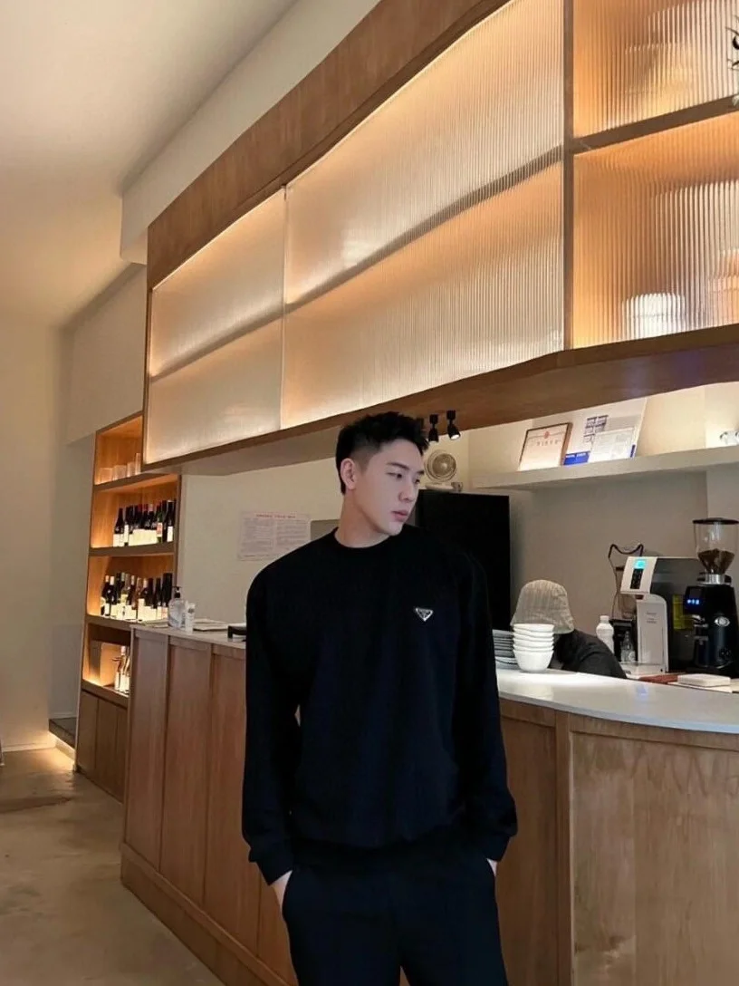 프라다 테크니컬 패브릭 스웨트셔츠