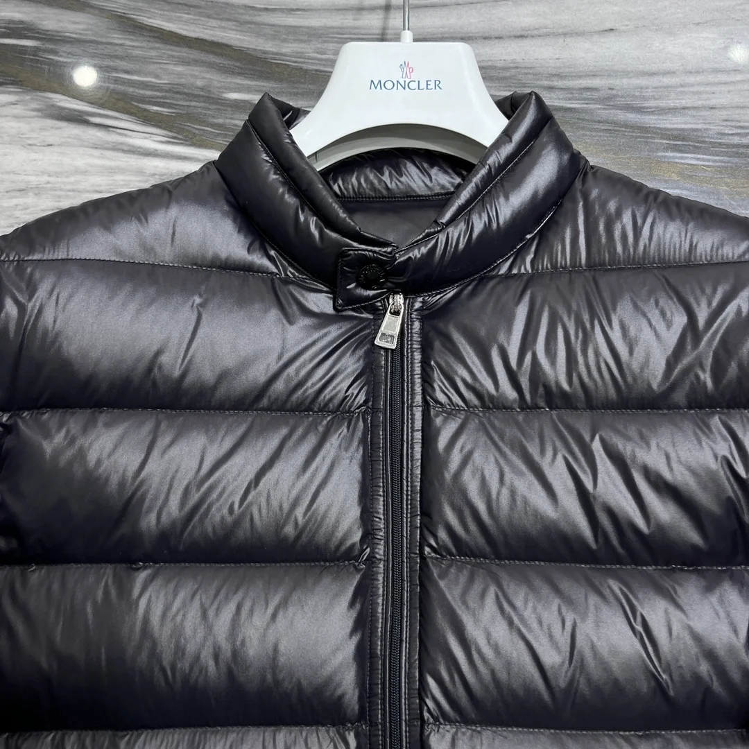 몽클레어 아코루스 다운 패딩 블랙