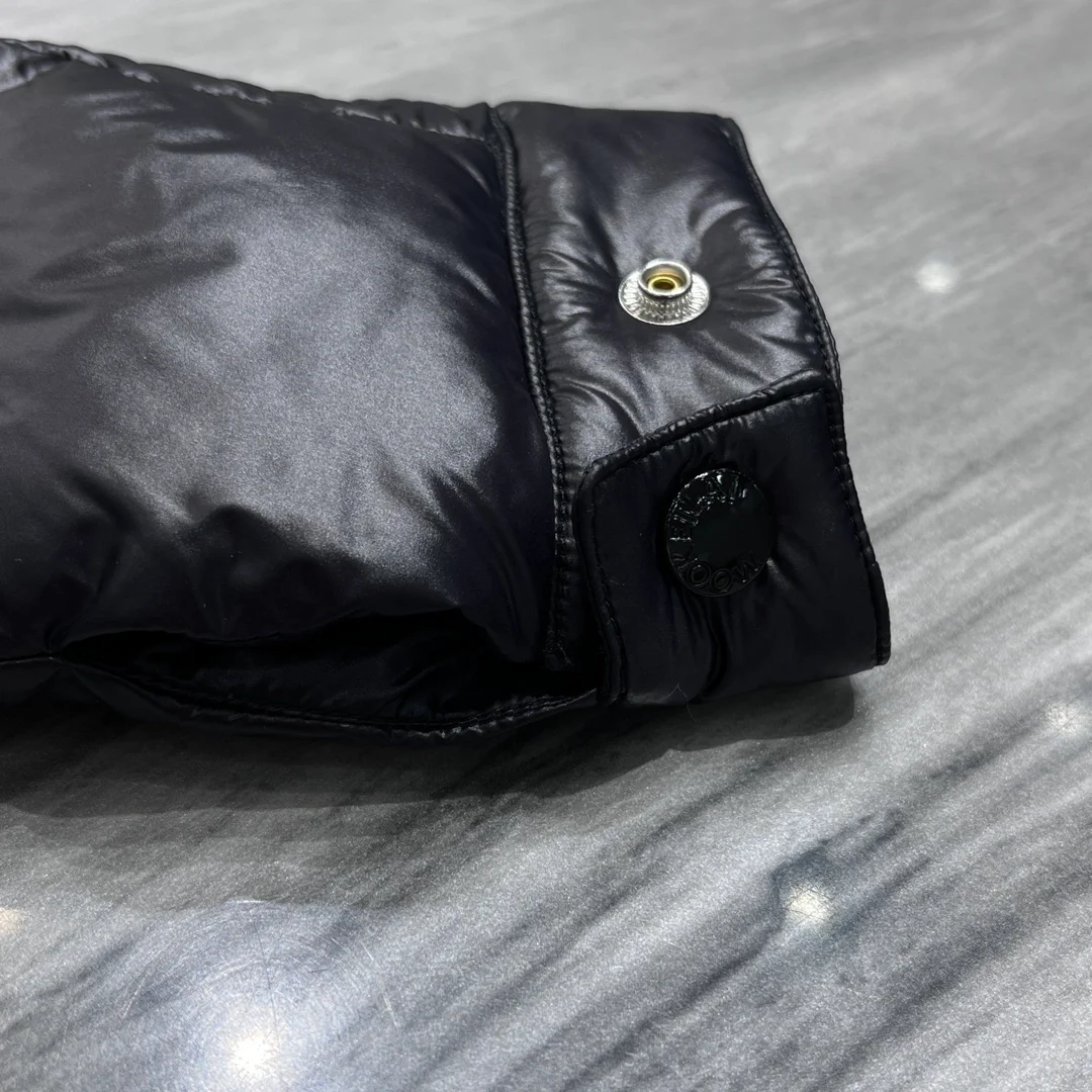 몽클레어 아코루스 다운 패딩 블랙