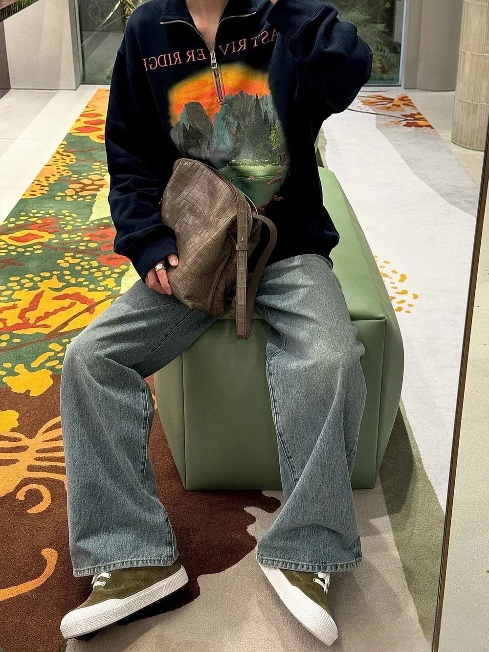 로에베 집업 스웨트셔츠