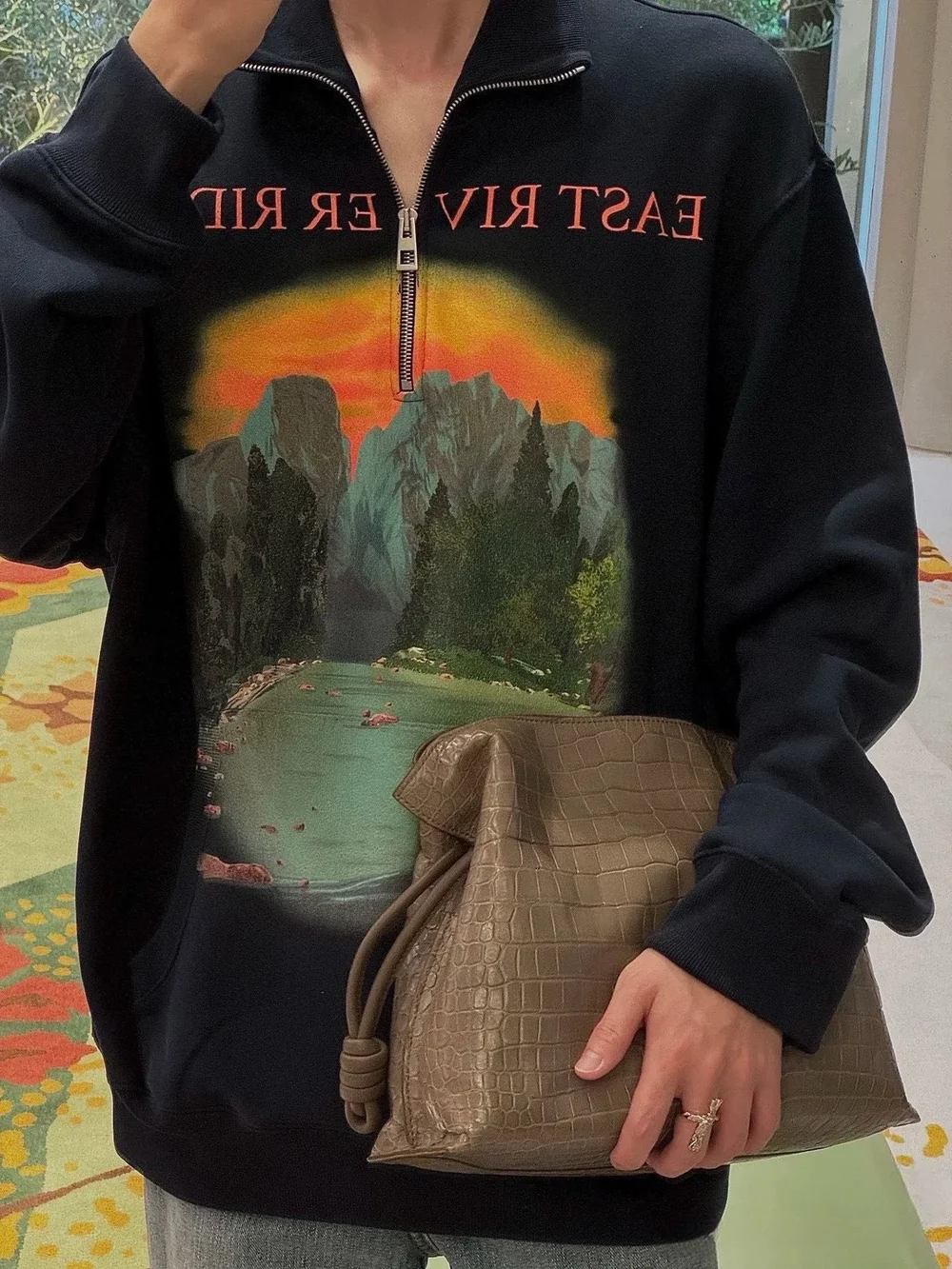 로에베 집업 스웨트셔츠