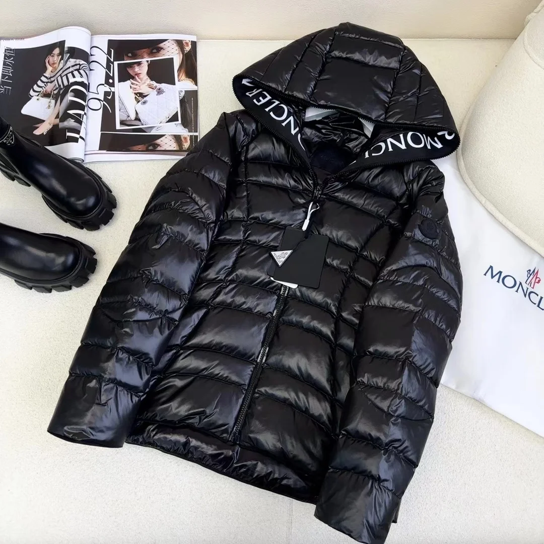 몽클레어 이세르 쇼트 다운 자켓 블랙