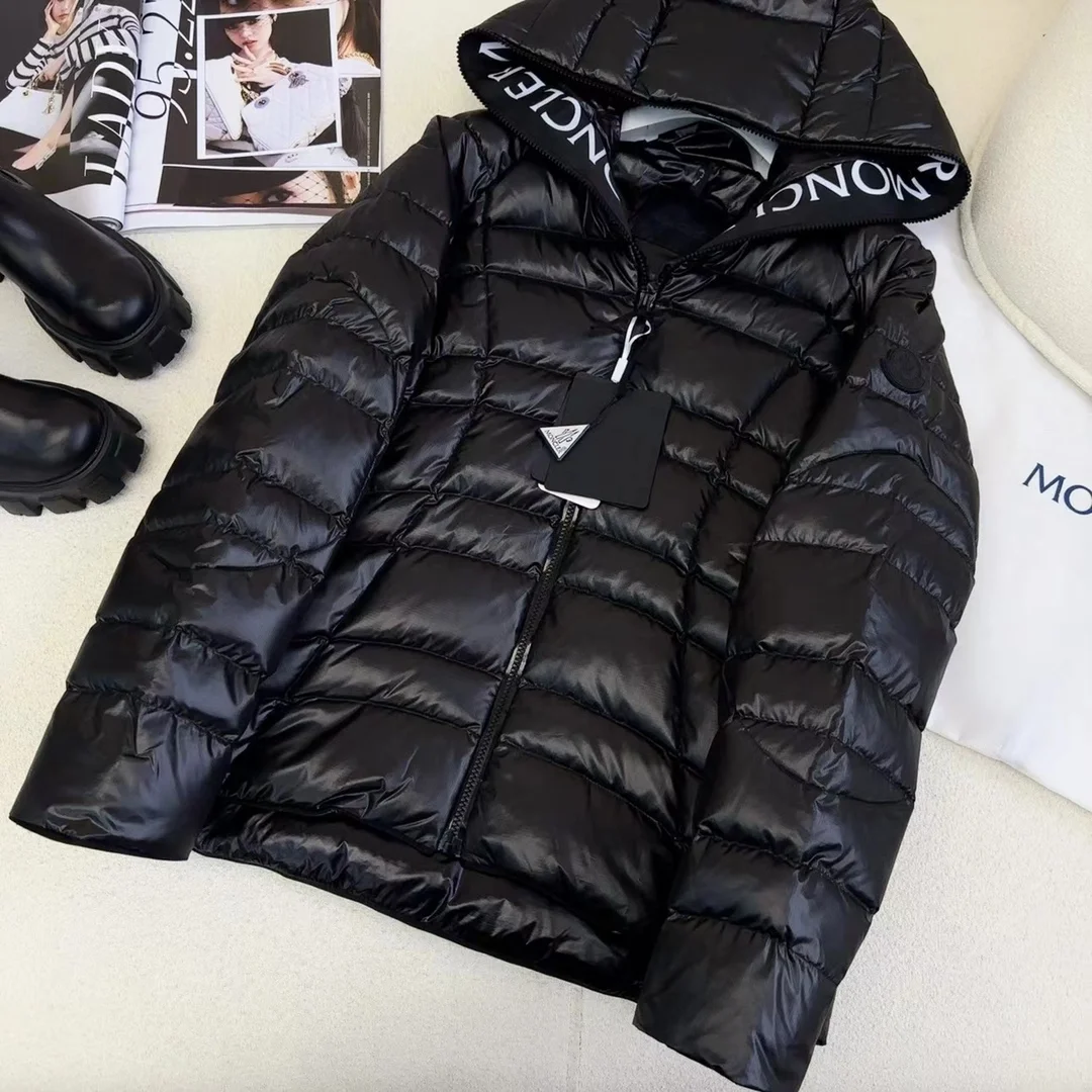 몽클레어 이세르 쇼트 다운 자켓 블랙