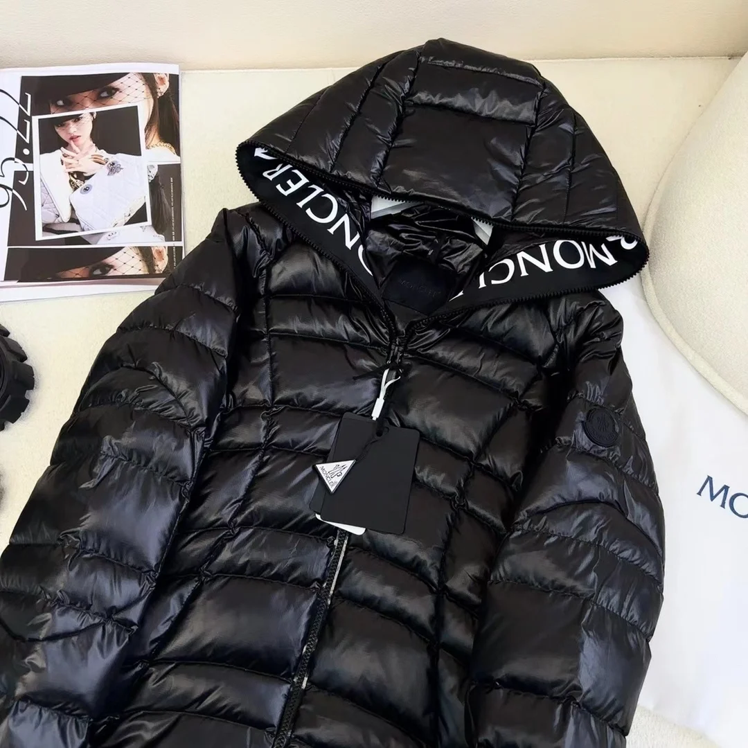 몽클레어 이세르 쇼트 다운 자켓 블랙