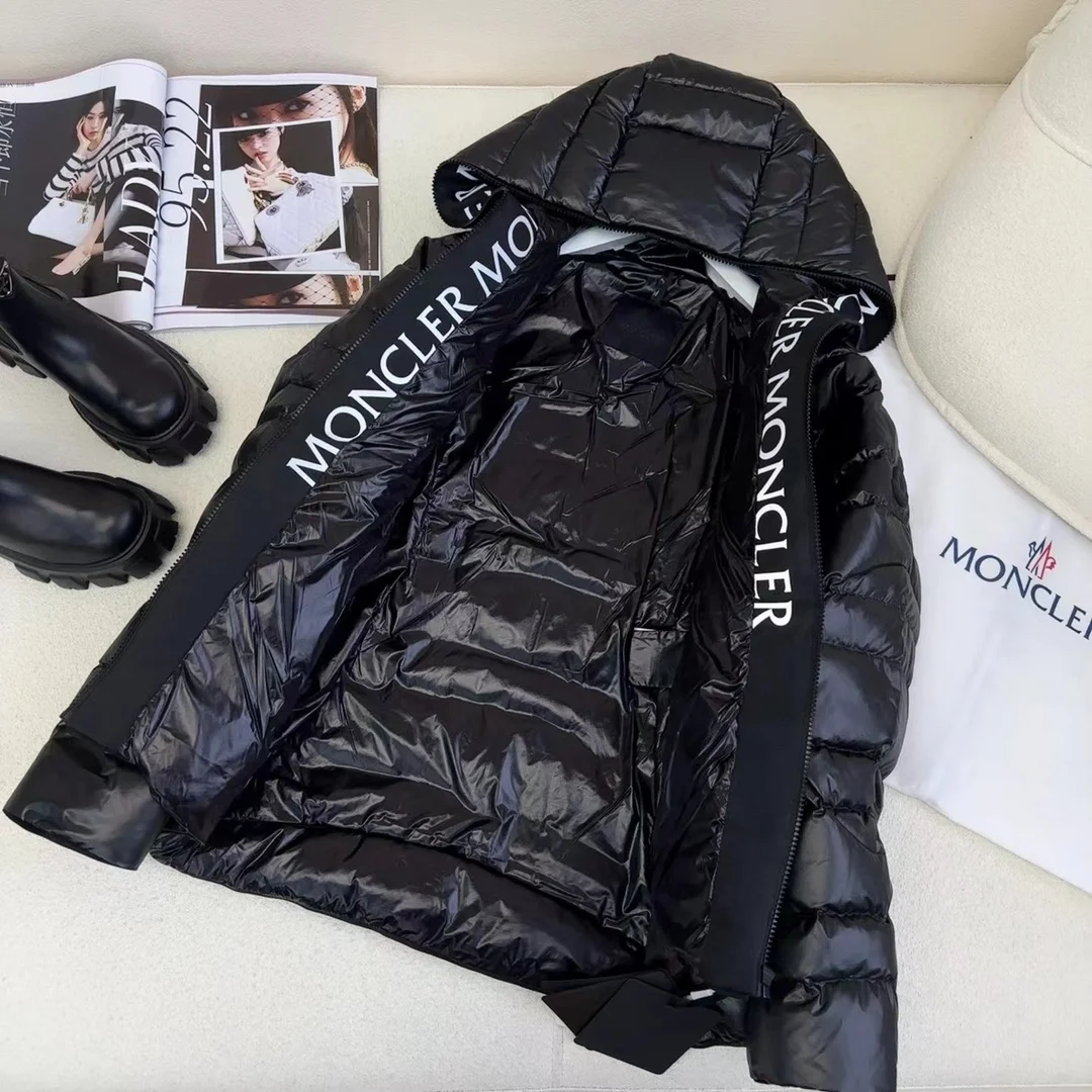 몽클레어 이세르 쇼트 다운 자켓 블랙