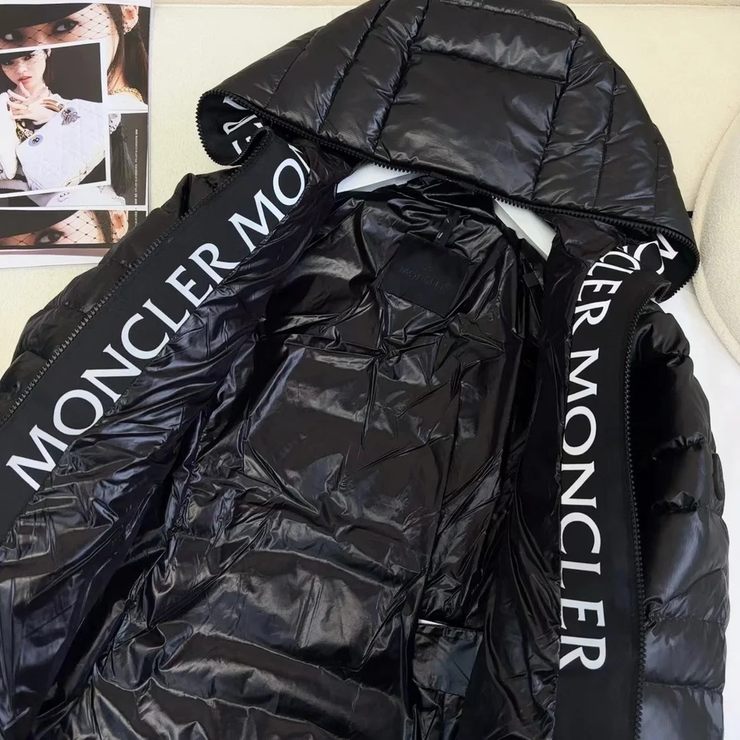 몽클레어 이세르 쇼트 다운 자켓 블랙