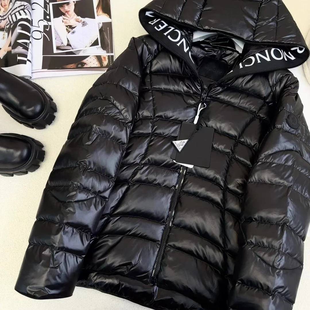 몽클레어 이세르 쇼트 다운 자켓 블랙