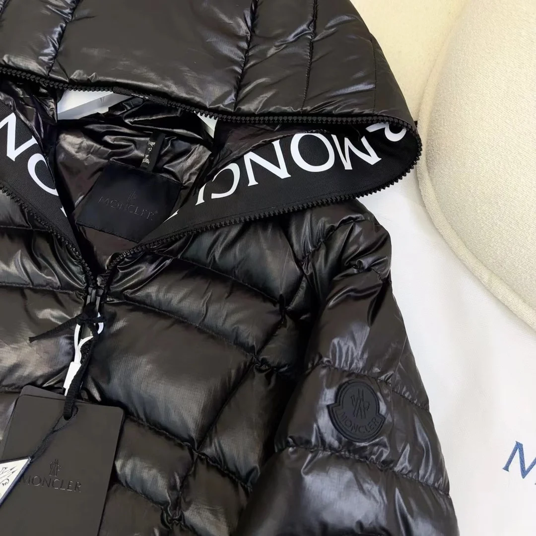 몽클레어 이세르 쇼트 다운 자켓 블랙