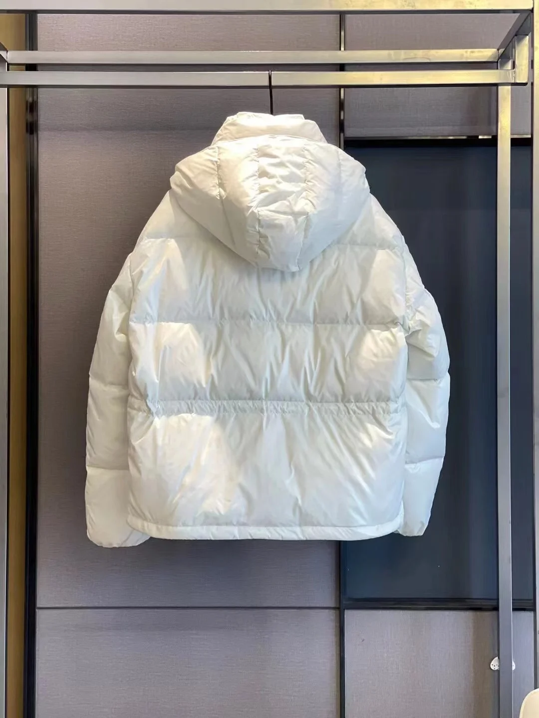 몽클레어 아바예 쇼트 다운 자켓 화이트