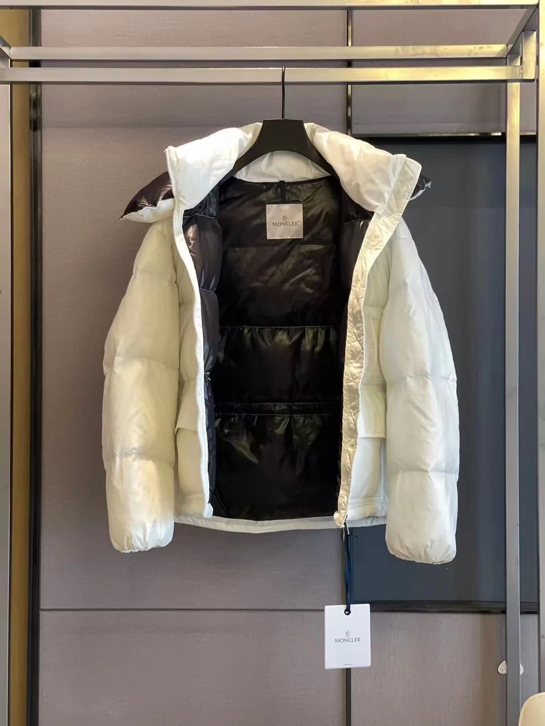 몽클레어 아바예 쇼트 다운 자켓 화이트