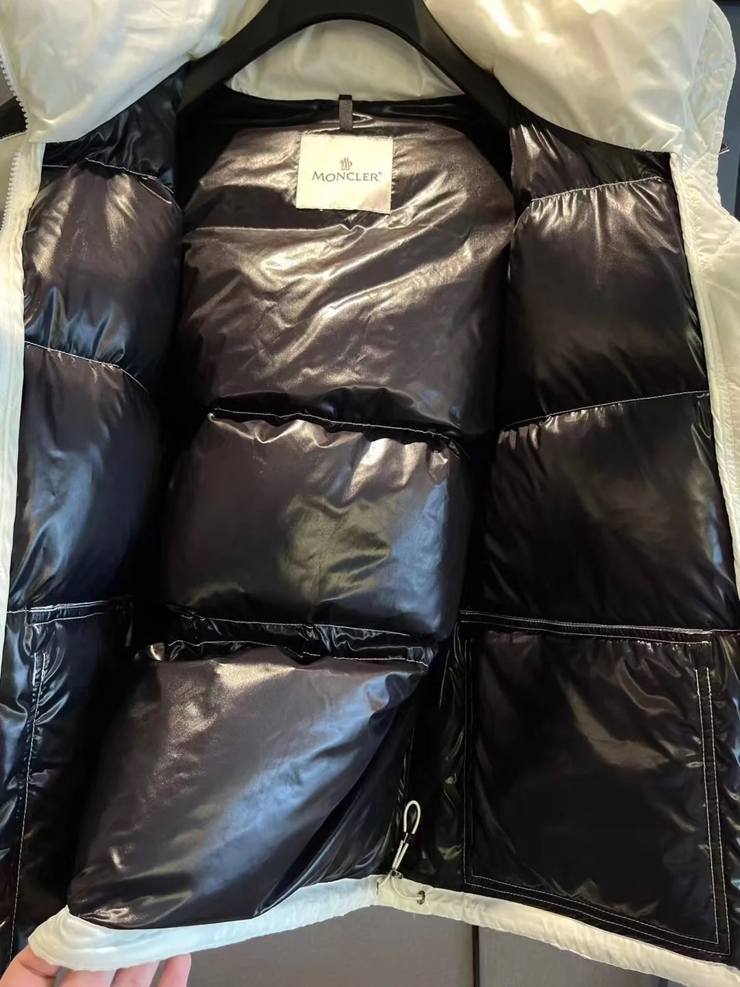 몽클레어 아바예 쇼트 다운 자켓 화이트