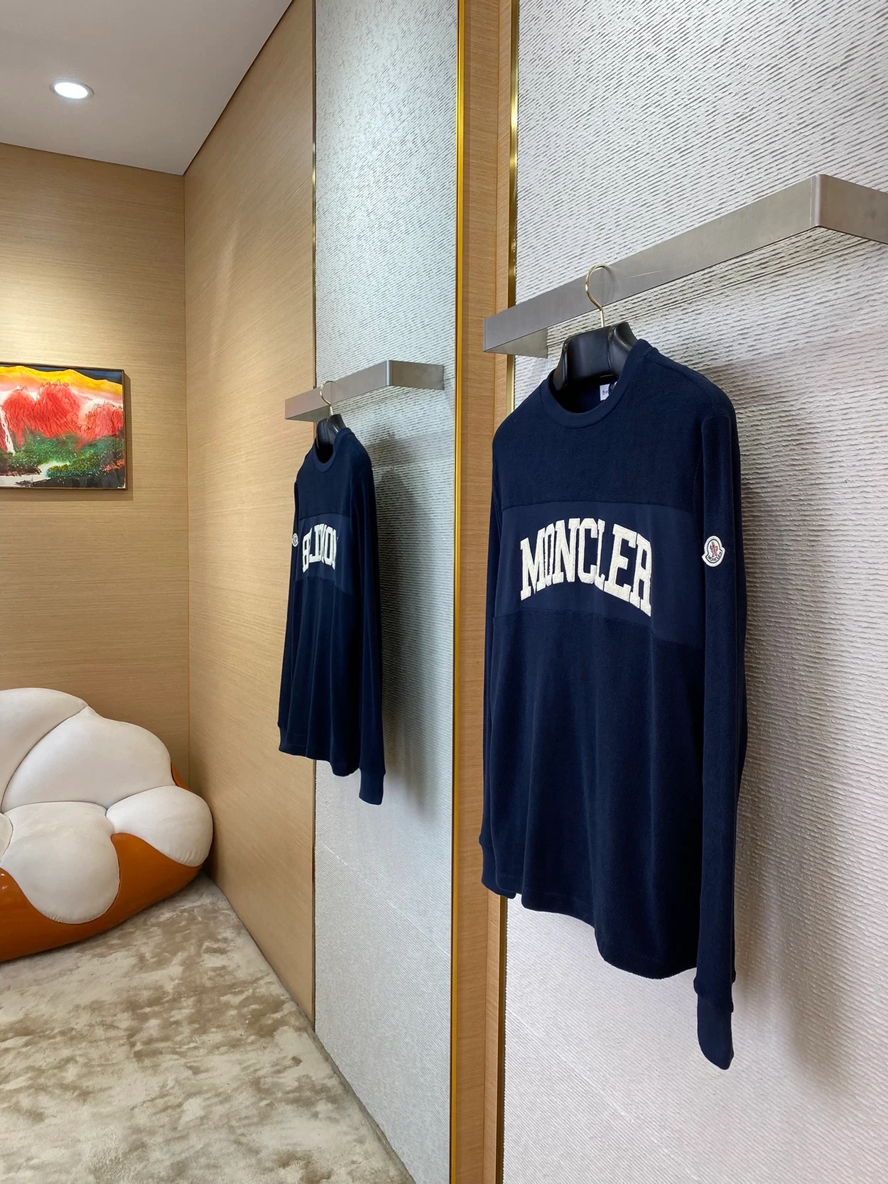 몽클레어 자수 로고 스웨트셔츠