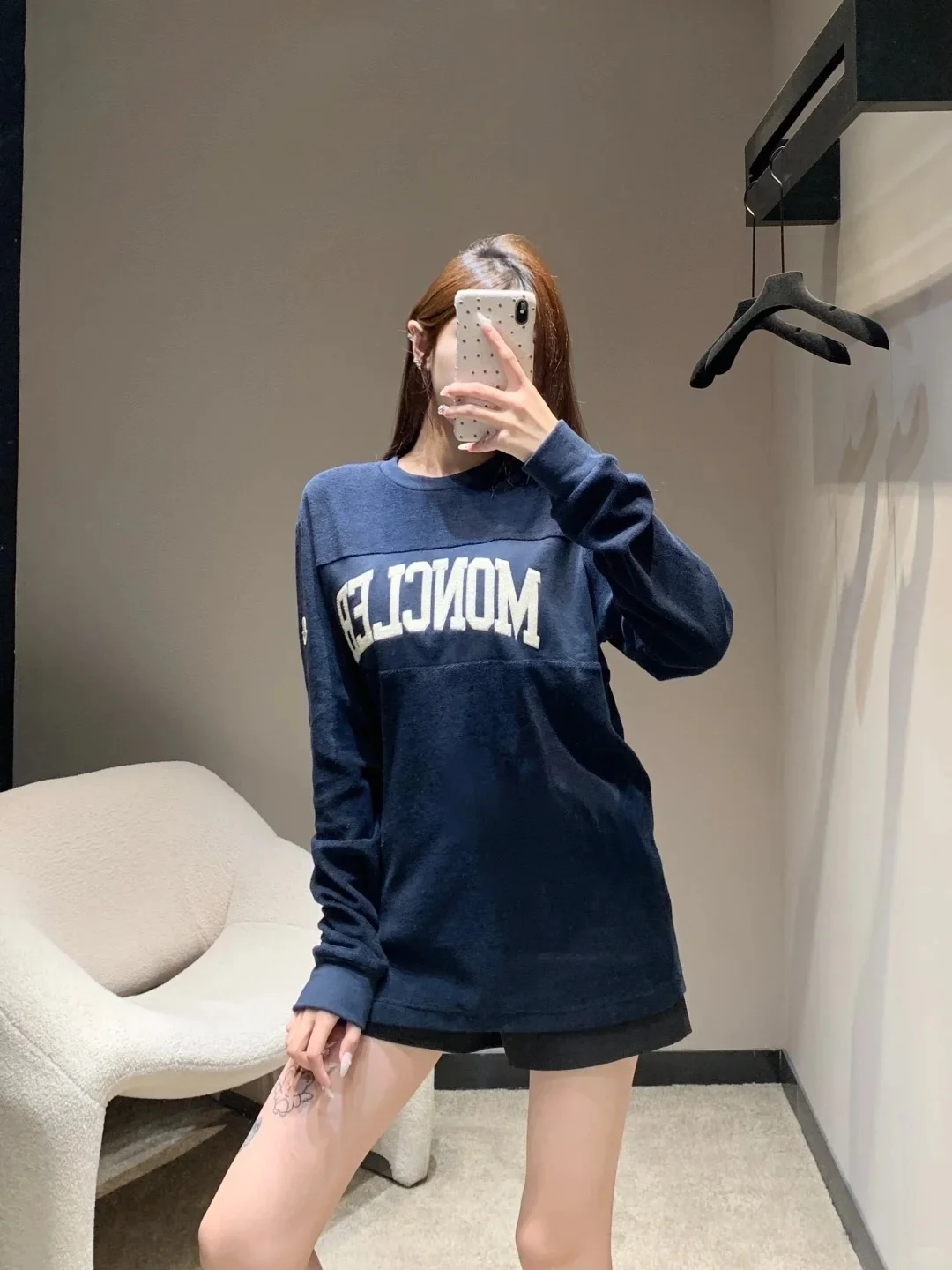 몽클레어 자수 로고 스웨트셔츠