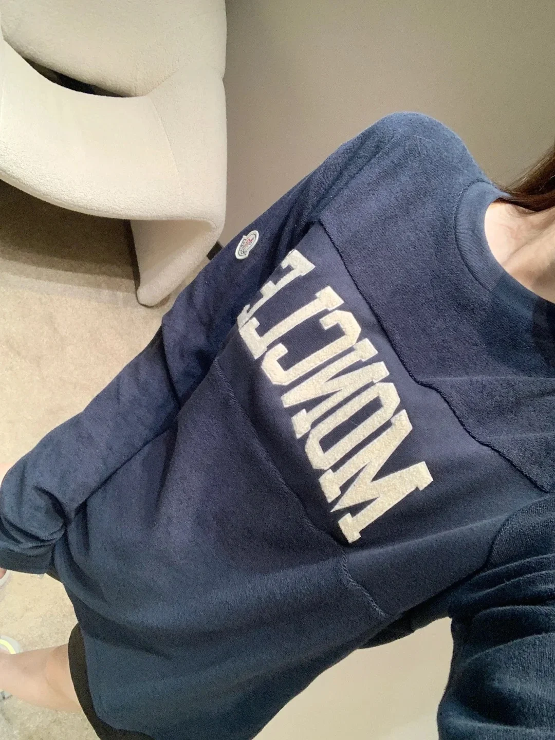 몽클레어 자수 로고 스웨트셔츠