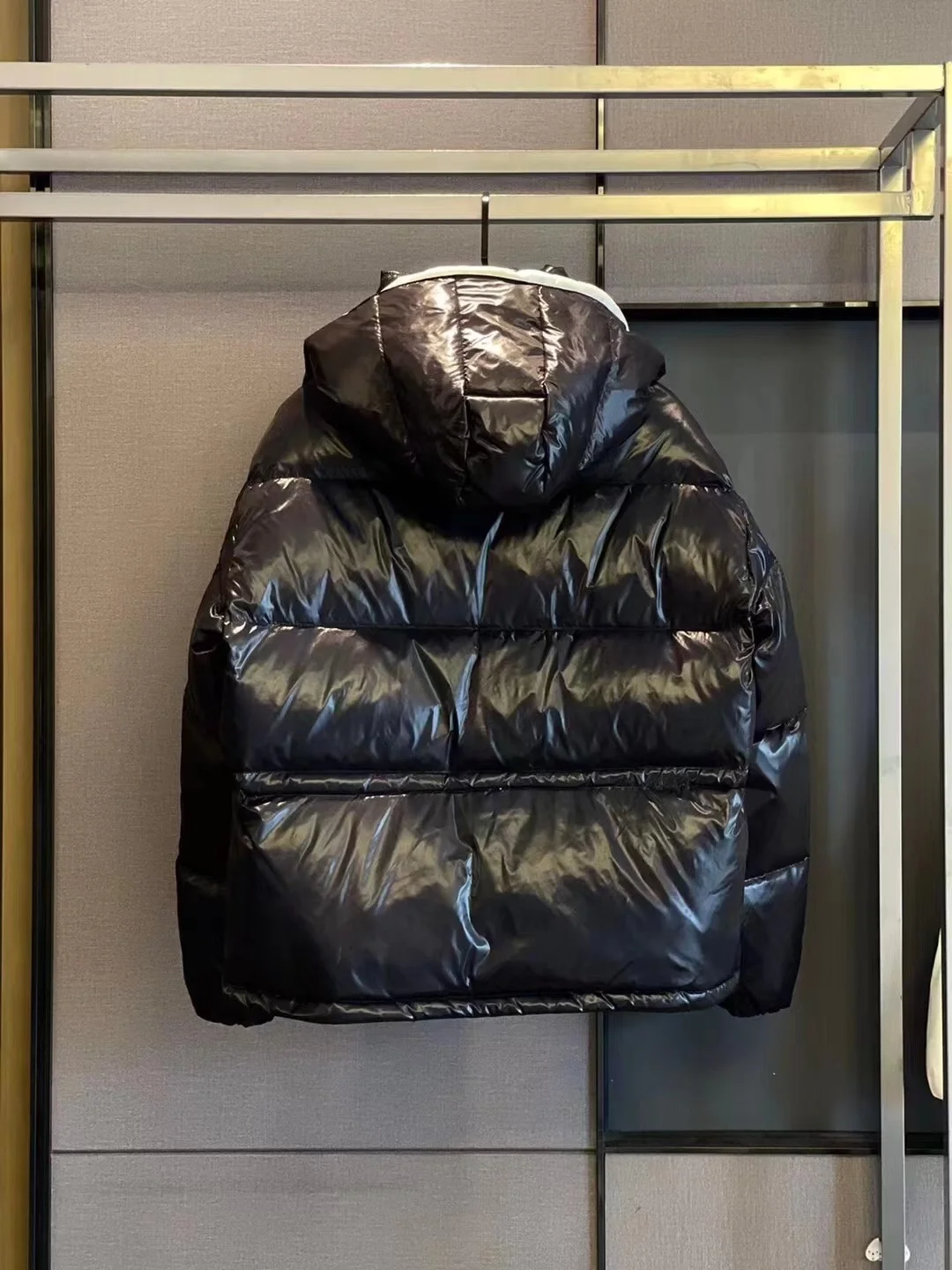 몽클레어 아바예 쇼트 다운 자켓 블랙