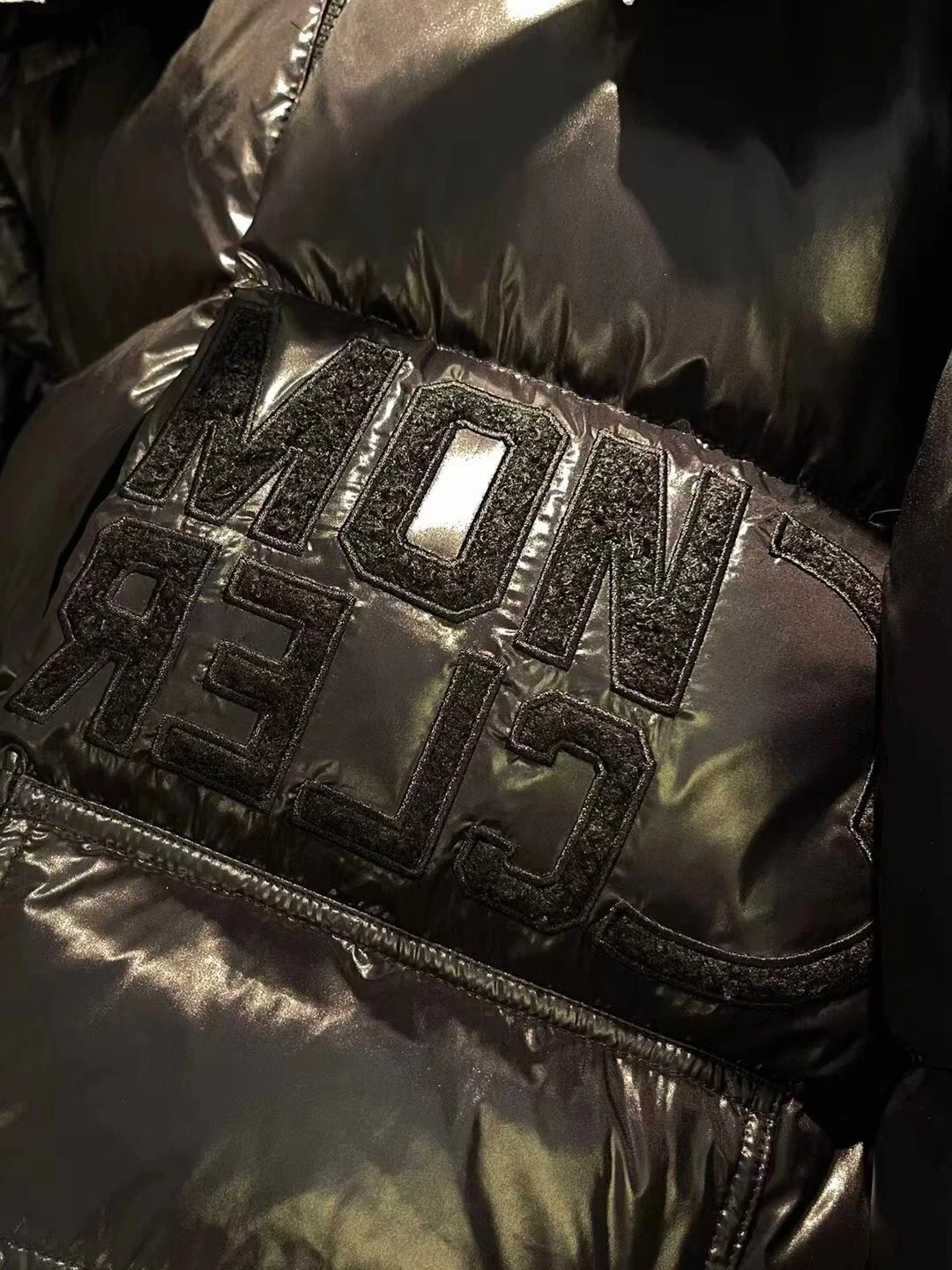 몽클레어 아바예 쇼트 다운 자켓 블랙