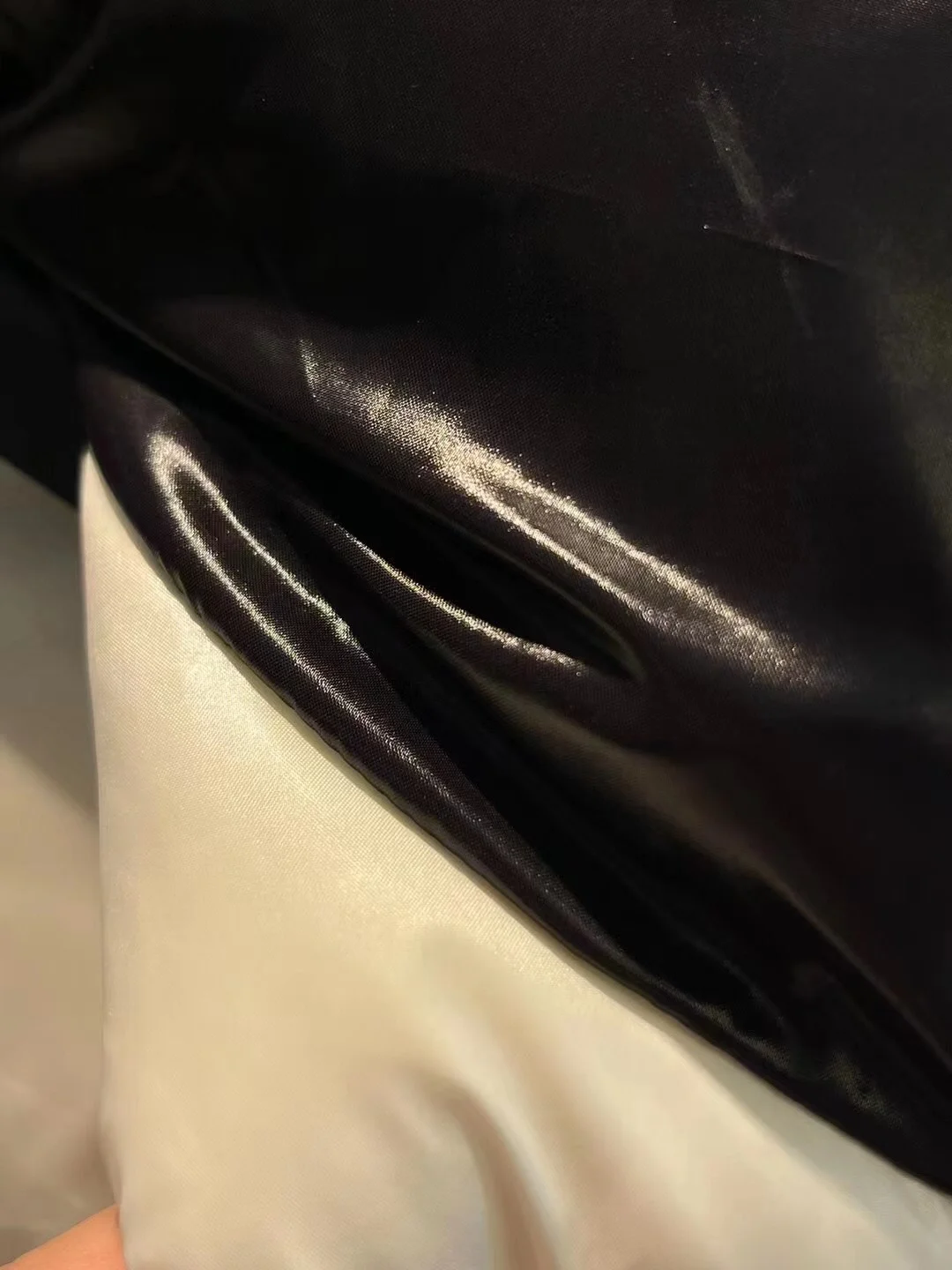 몽클레어 아바예 쇼트 다운 자켓 블랙