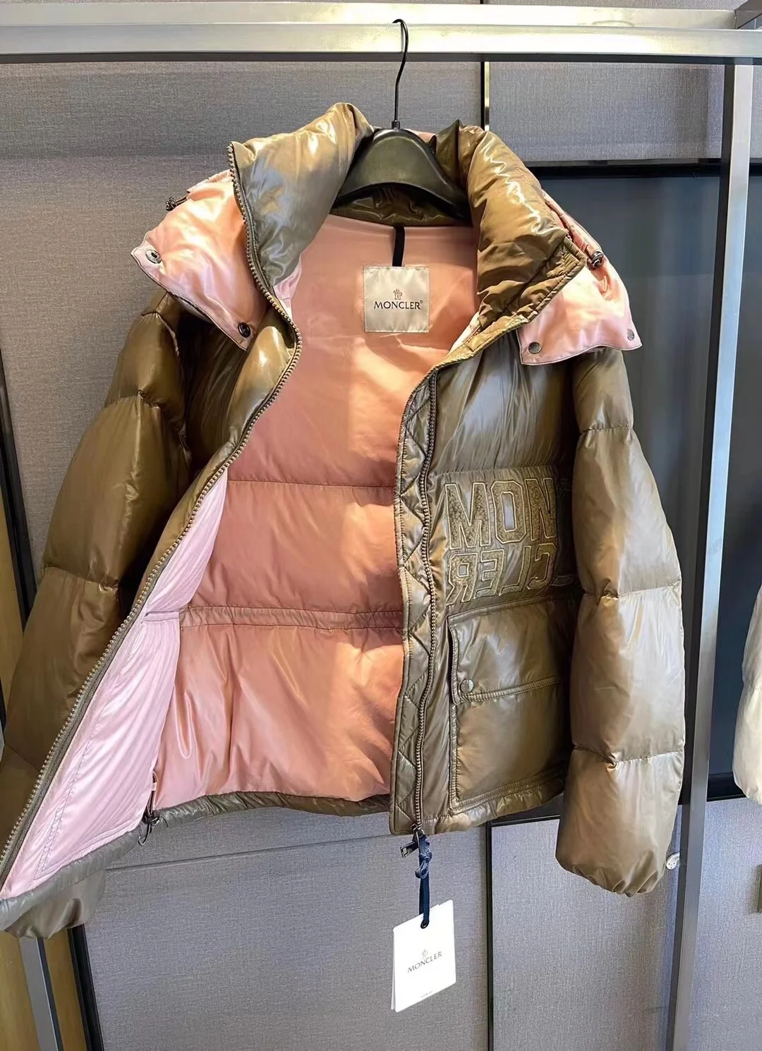 몽클레어 아바예 쇼트 다운 자켓 브라운