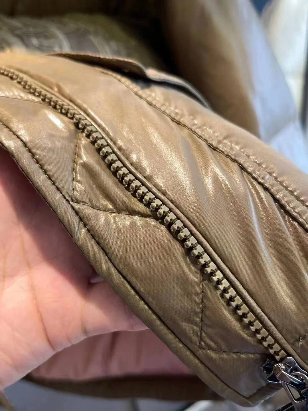 몽클레어 아바예 쇼트 다운 자켓 브라운