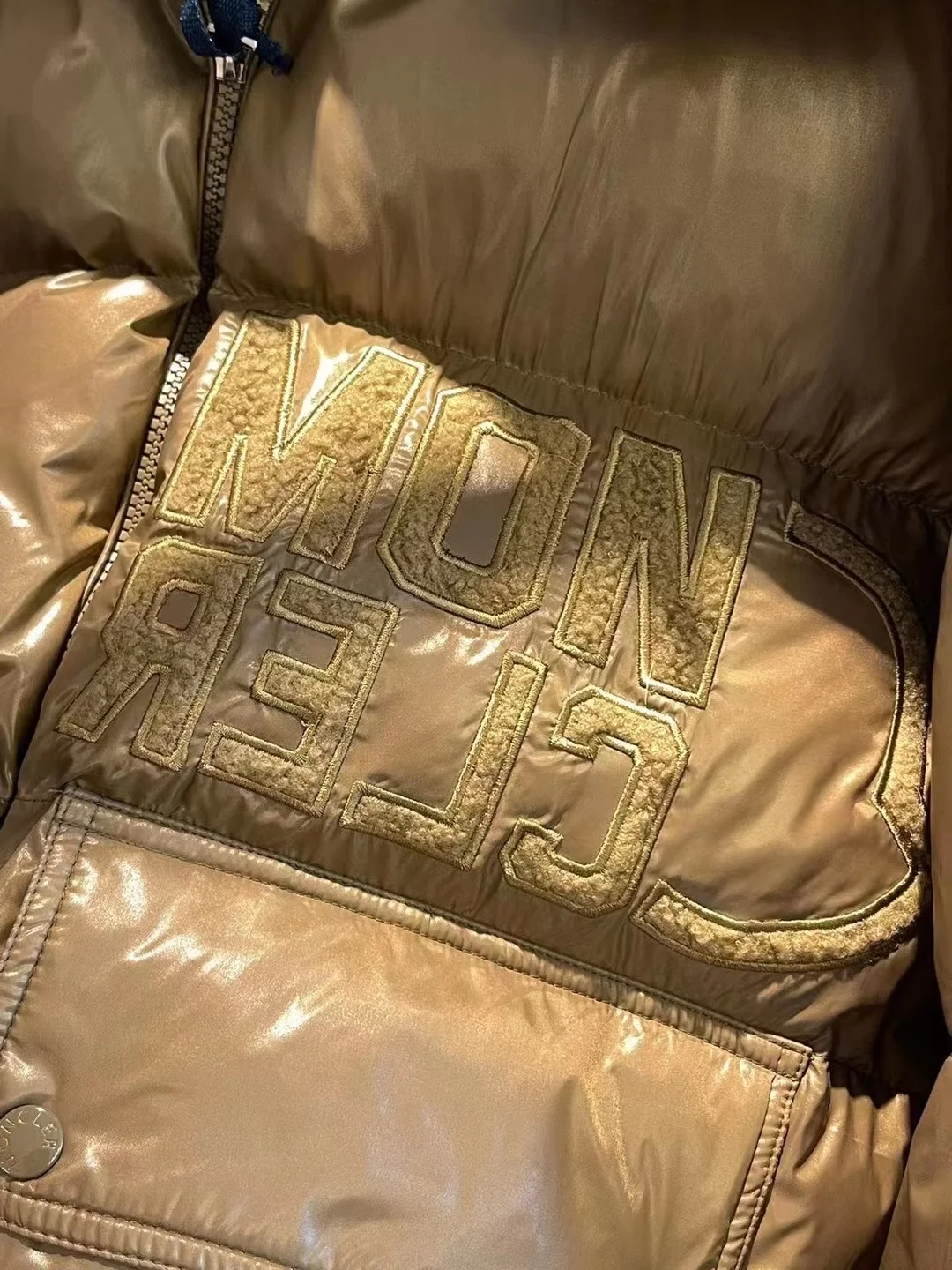 몽클레어 아바예 쇼트 다운 자켓 브라운